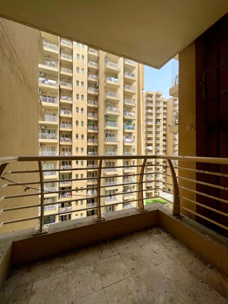 Balcony, sector 20 3.5 Bedroom 1950 Sq.Ft. Apartment In Sector 20 Panchkula 10698374