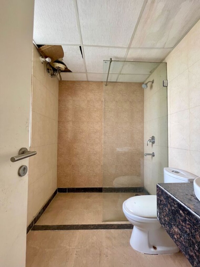 Bathroom, sector 20 3.5 Bedroom 1950 Sq.Ft. Apartment In Sector 20 Panchkula 10698374