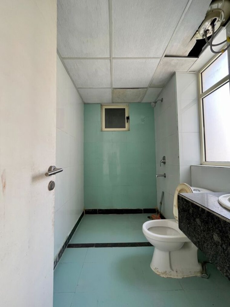 Bathroom, sector 20 3.5 Bedroom 1950 Sq.Ft. Apartment In Sector 20 Panchkula 10698374
