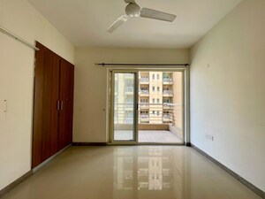 Room in 3.5 BHK Apartment at Sector 20 – for Sale