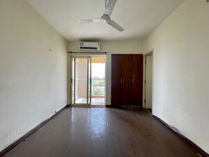 Room in 3.5 BHK Apartment at Sector 20 – for Sale