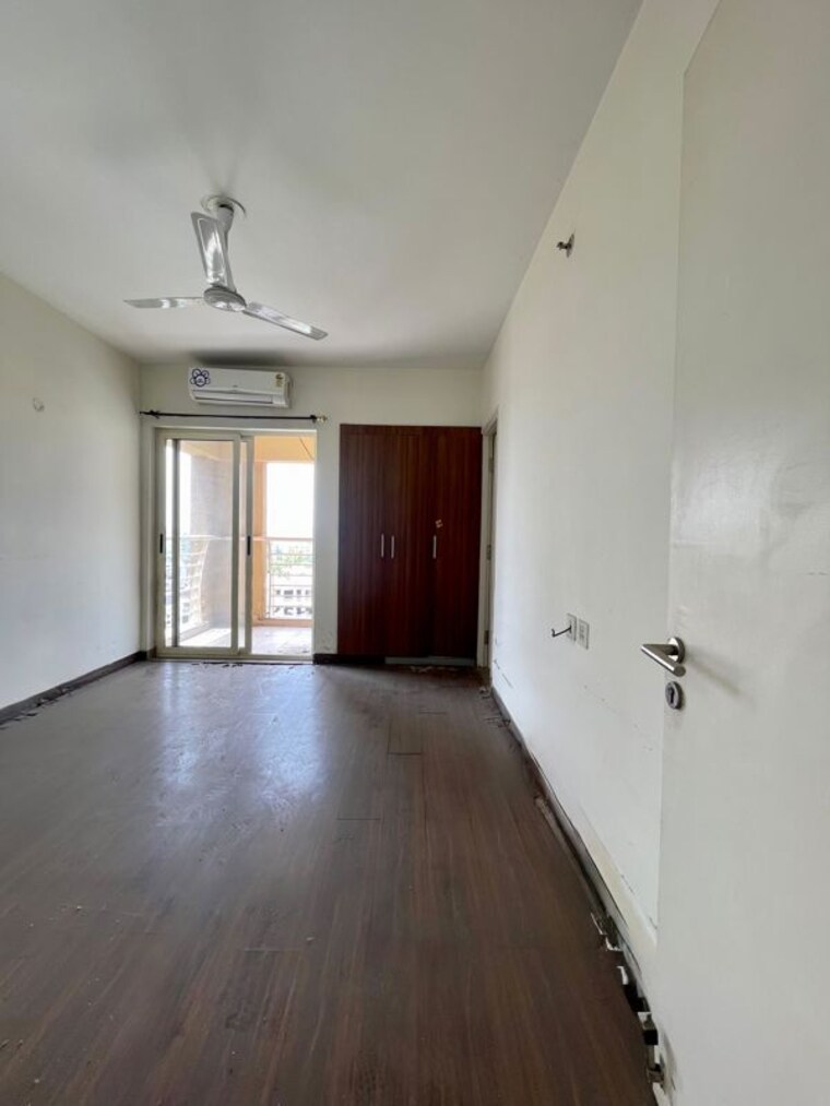 Room, sector 20 3.5 Bedroom 1950 Sq.Ft. Apartment In Sector 20 Panchkula 10698374
