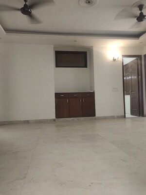 Room in 3 BHK Builder Floor at Kalkaji – for Rent