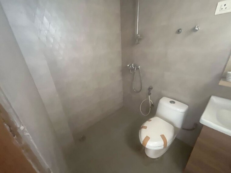 Bathroom, sector 23 3 Bedroom 1550 Sq.Ft. Builder Floor In Sector 23 Gurgaon 10698365