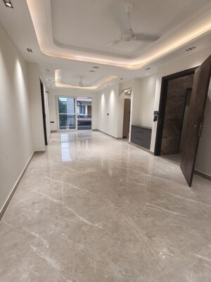 Room in 3 BHK Builder Floor at Sector 57 – for Sale