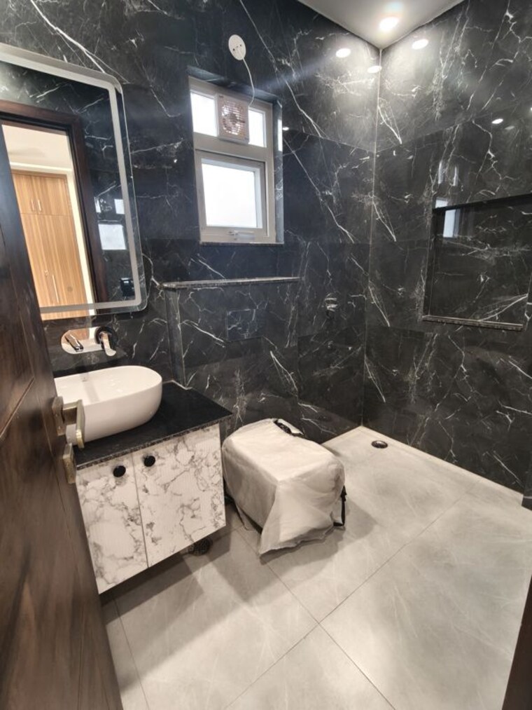 Bathroom, sector 57 3 Bedroom 204 Sq.Yd. Builder Floor In Sector 57 Gurgaon 10698362
