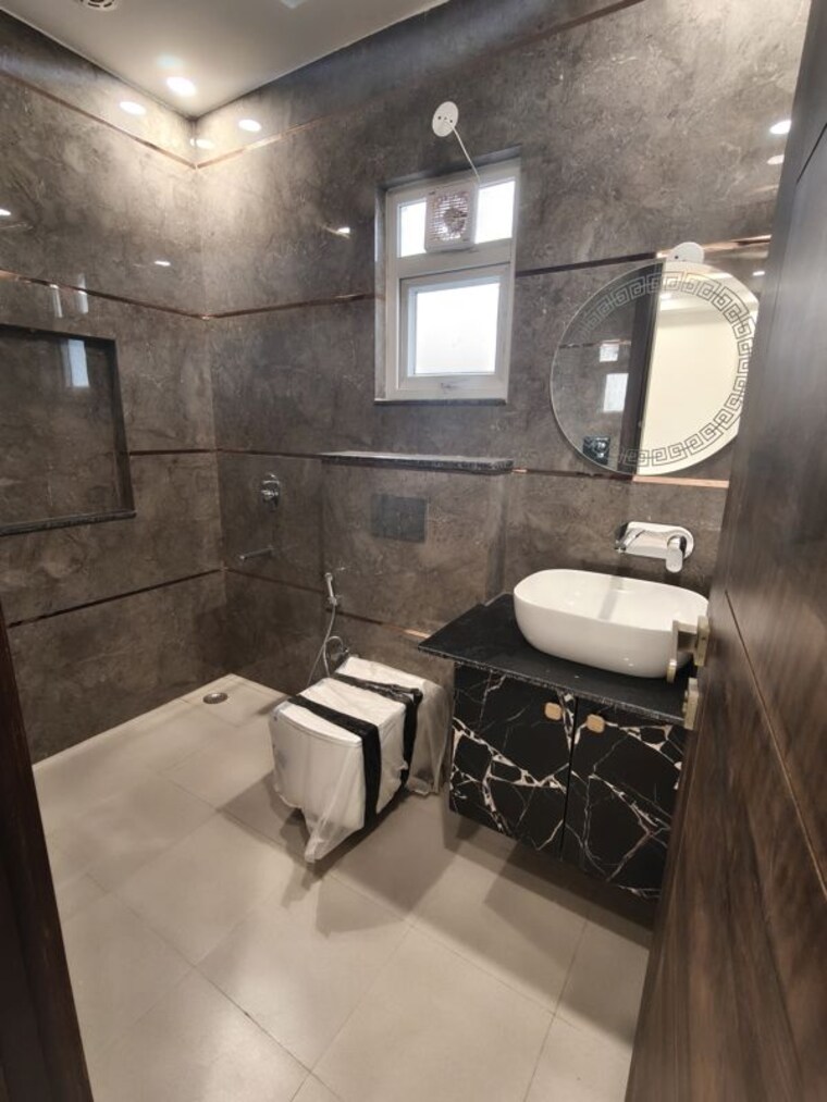 Bathroom, sector 57 3 Bedroom 204 Sq.Yd. Builder Floor In Sector 57 Gurgaon 10698362