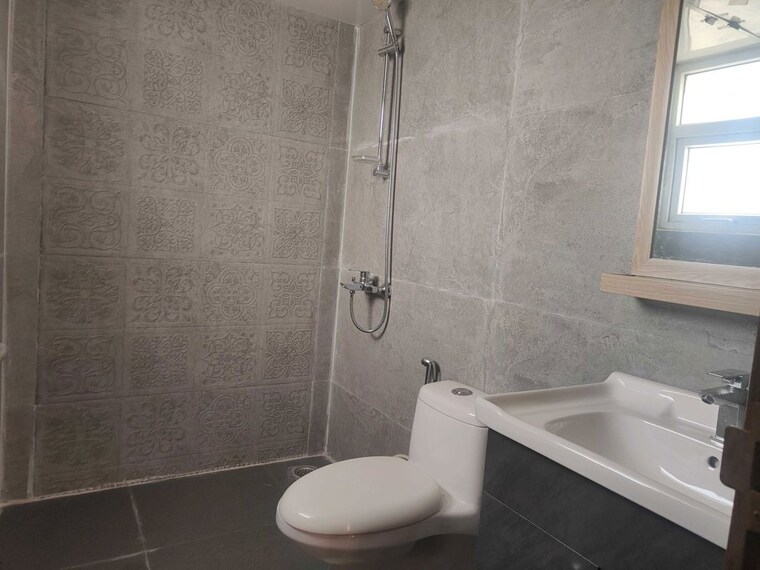 Bathroom, sector 21 3 Bedroom 1450 Sq.Ft. Builder Floor In Sector 21 Gurgaon 10698385