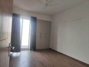 Room in 3 BHK Builder Floor at Sector 21 – for Rent