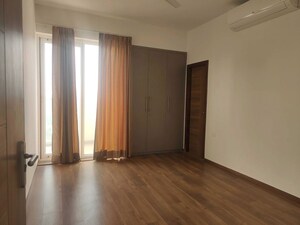 Room in 3 BHK Builder Floor at Sector 21 – for Rent