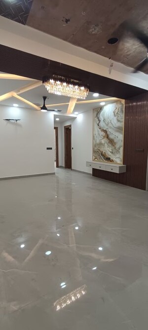 Room in 3 BHK Builder Floor at BPTP District 3, Sector 85 – for Sale