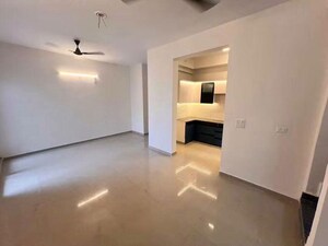 Room in 2 BHK Apartment at Amrapali Verona Heights, Tech Zone 4 Greater Noida – for Rent
