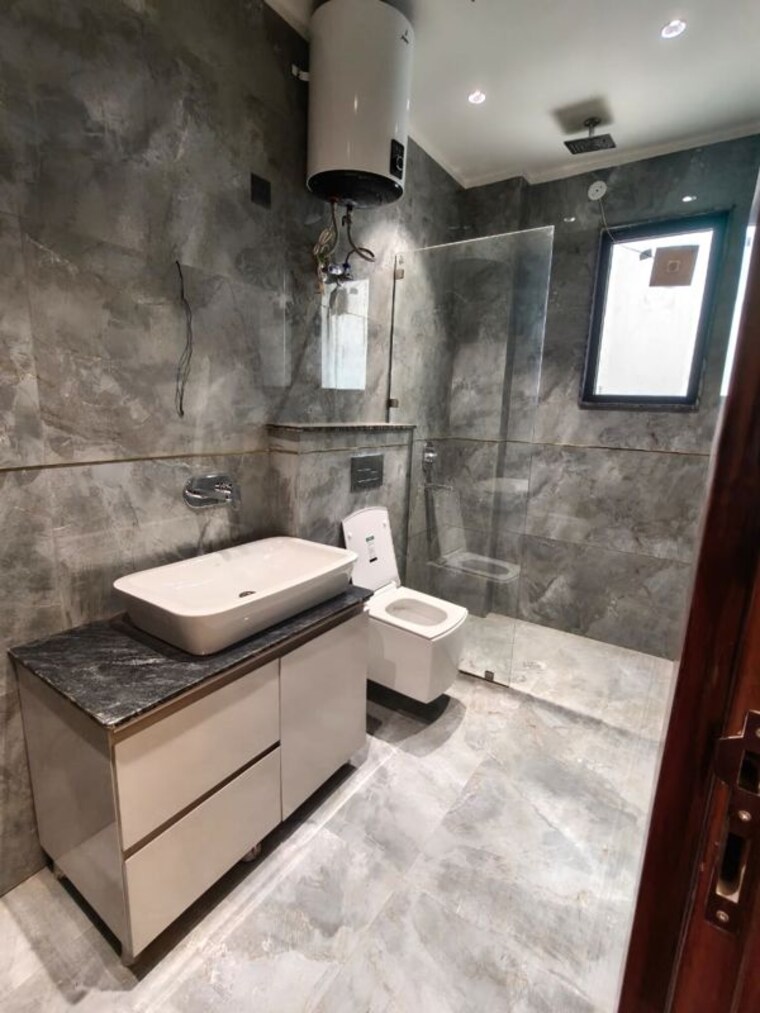 Bathroom, sector 57 3 Bedroom 205 Sq.Yd. Builder Floor In Sector 57 Gurgaon 10698382