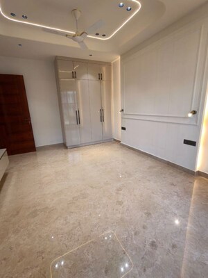 Room in 3 BHK Builder Floor at Sector 57 – for Sale