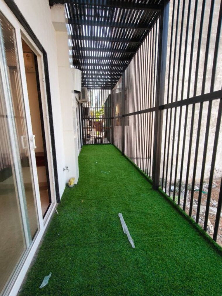 Balcony, sector 57 3 Bedroom 205 Sq.Yd. Builder Floor In Sector 57 Gurgaon 10698382