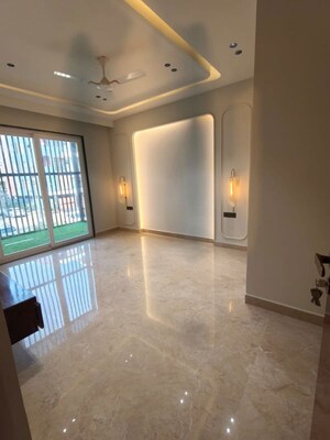 Room in 3 BHK Builder Floor at Sector 57 – for Sale