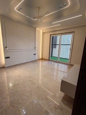 Room in 3 BHK Builder Floor at Sector 57 – for Sale