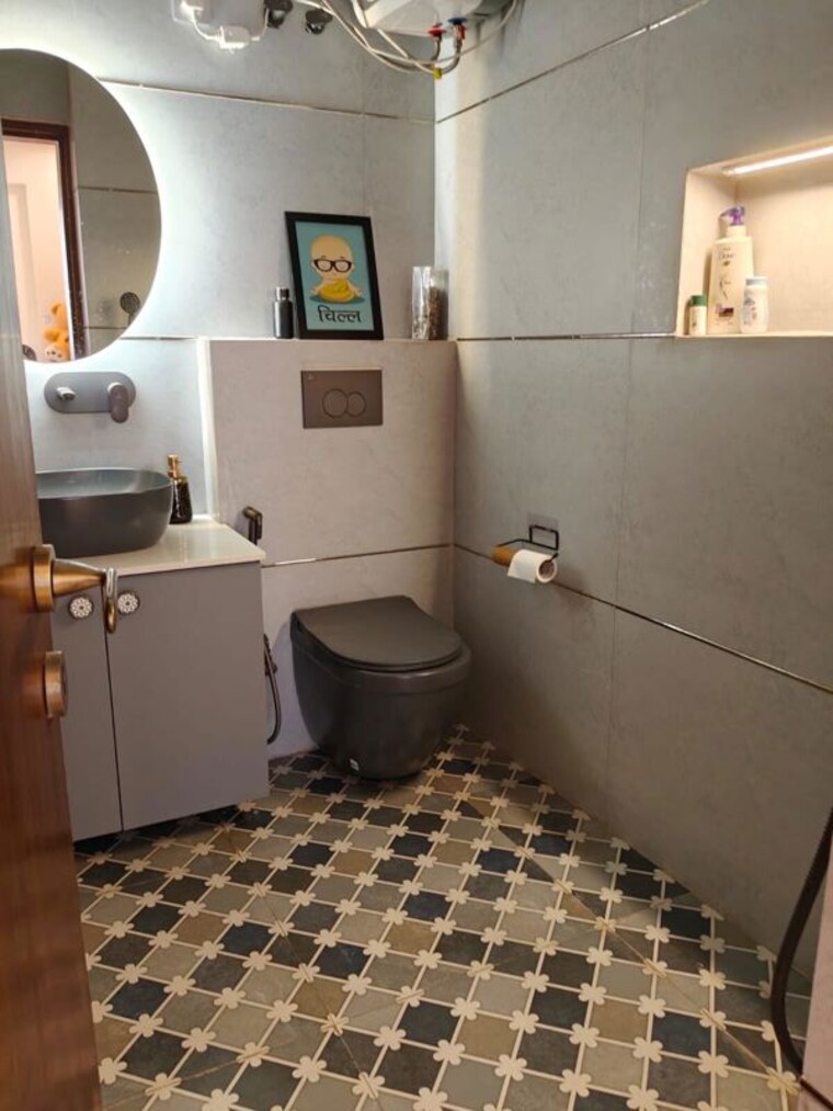Bathroom, sector 21 4 Bedroom 2200 Sq.Ft. Builder Floor In Sector 21 Gurgaon 10698395
