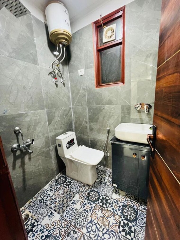 Bathroom, chattarpur 2 Bedroom 750 Sq.Ft. Builder Floor In Chattarpur Delhi 10698397