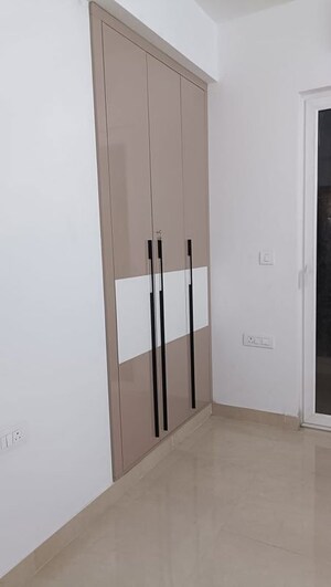 Room in 3.5 BHK Apartment at ATS Homekraft Pious Hideaways, Sector 150 – for Rent
