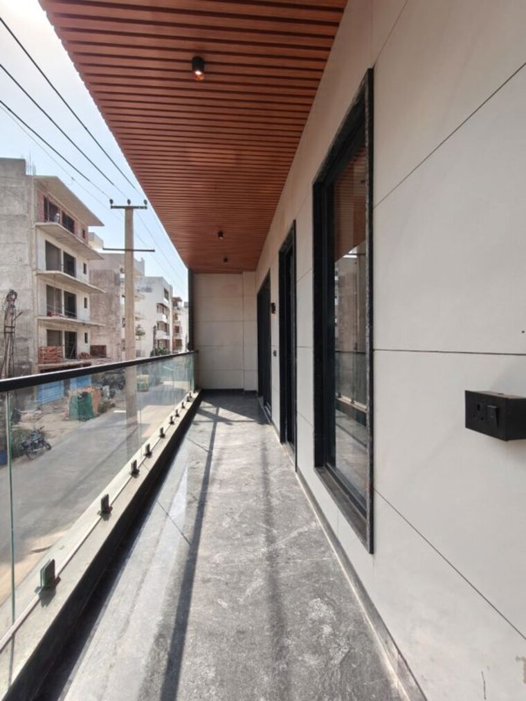 Balcony, sector 57 3 Bedroom 204 Sq.Yd. Builder Floor In Sector 57 Gurgaon 10698398