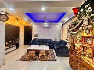 Living Room in 3 BHK Builder Floor at Sector 23 – for Rent
