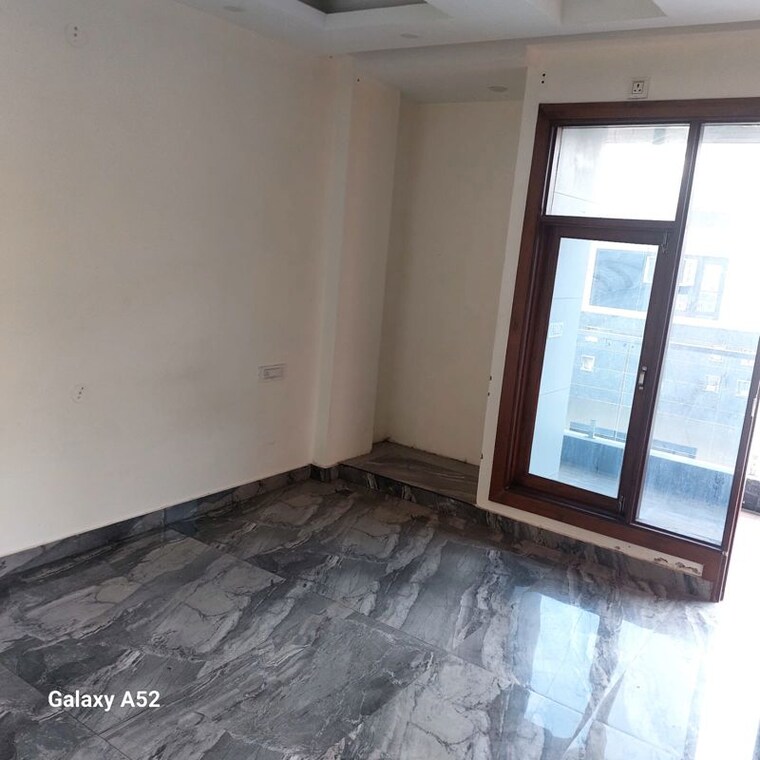 Room, dwarka mor 2 Bedroom 110 Sq.Yd. Builder Floor In Dwarka Mor Delhi 10698411