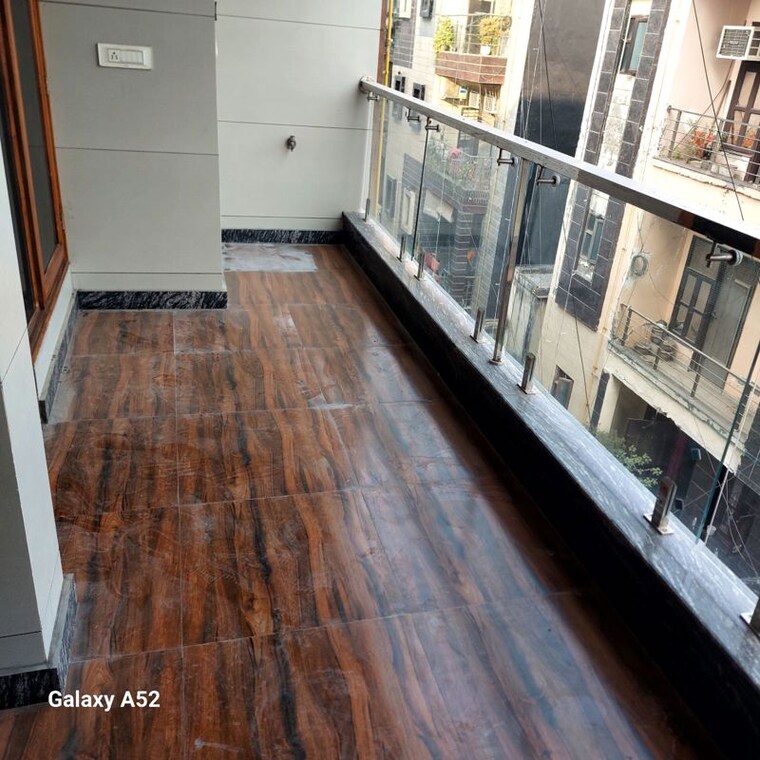 Balcony, dwarka mor 2 Bedroom 110 Sq.Yd. Builder Floor In Dwarka Mor Delhi 10698411