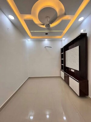 Furnished Amenities in 4 BHK Independent House at Uttam Nagar – for Sale
