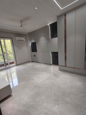Room in 3 BHK Builder Floor at Sector 57 – for Sale