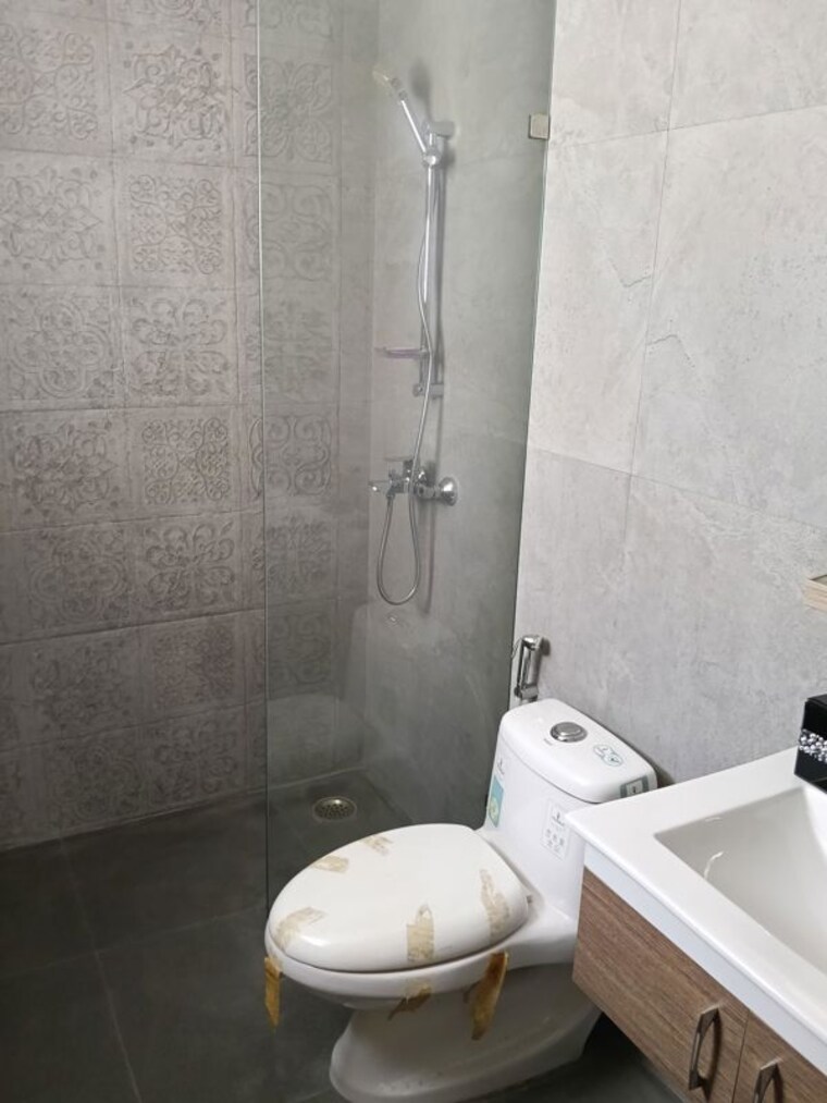 Bathroom, sector 21 3 Bedroom 1500 Sq.Ft. Builder Floor In Sector 21 Gurgaon 10698429