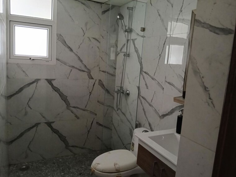 Bathroom, sector 21 3 Bedroom 1500 Sq.Ft. Builder Floor In Sector 21 Gurgaon 10698429