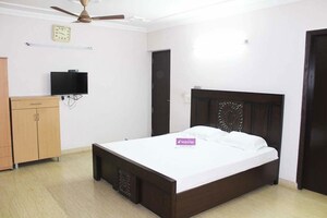 Bedroom in  Pg at Sector 43 – for Rent