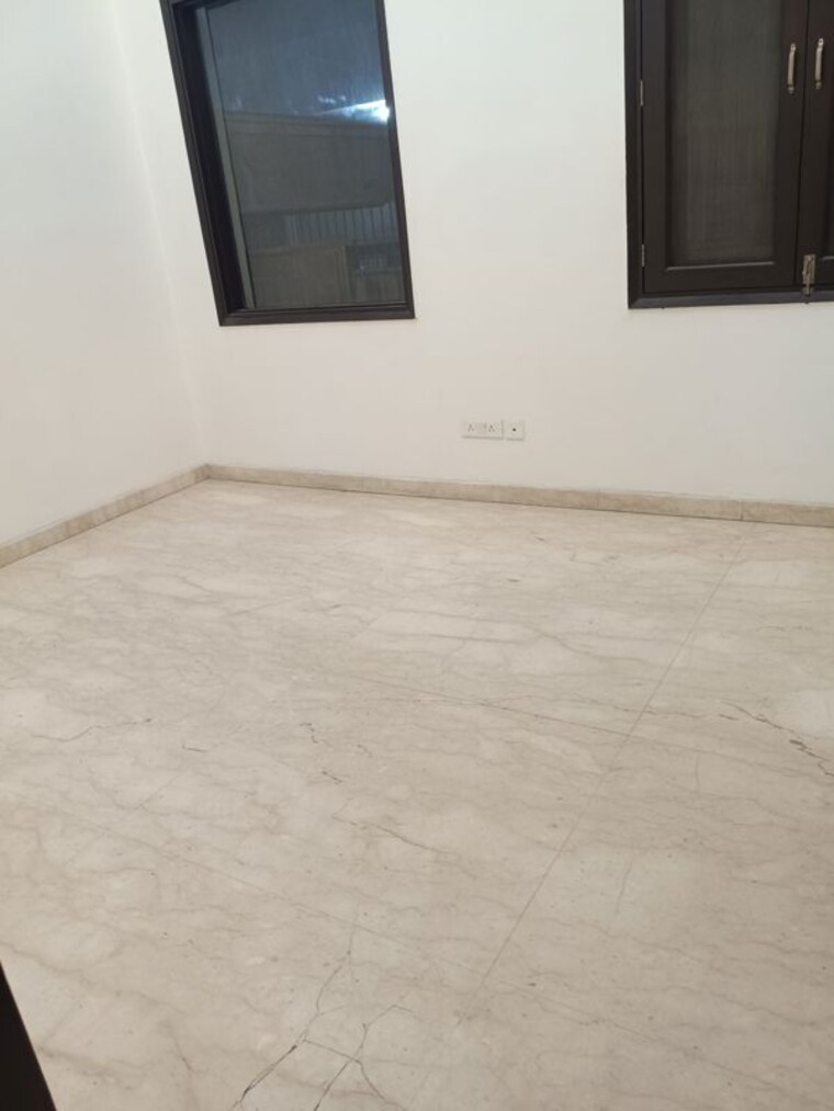Room, new friends colony 4 Bedroom 504 Sq.Yd. Builder Floor In New Friends Colony Delhi 10698254