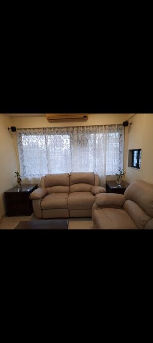 Living Room in 1.5 BHK Apartment at Rays Apartment, Bandra West – for Sale