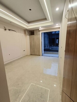Furnished Amenities in 3 BHK Builder Floor at Sector 51 – for Sale