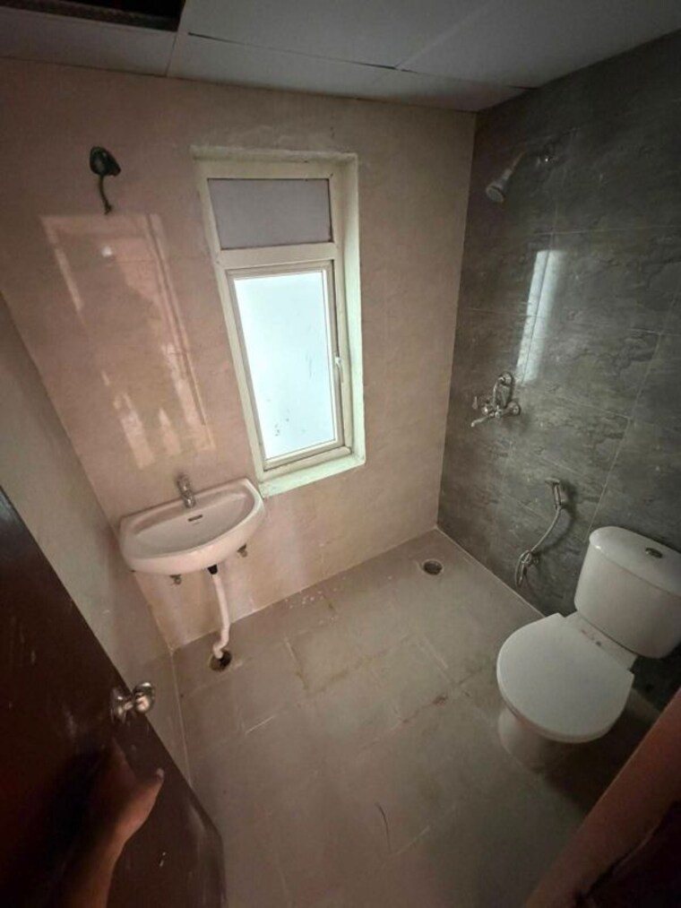 Bathroom, amrapali-verona-heights 2 Bedroom 975 Sq.Ft. Apartment In Tech Zone 4 Greater Noida Greater Noida 10698461