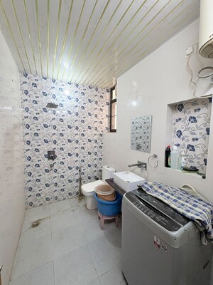 Bathroom in 2.5 BHK Apartment at Vikas Puri – for Rent