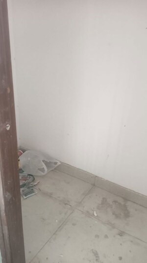 Room in 3 BHK Apartment at Praneeth KKRs Pranav Jaitra, Hydernagar – for Rent