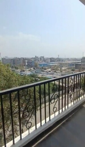 3 BHK Apartment For Rent in Emaar Emerald Estate, Sector 65