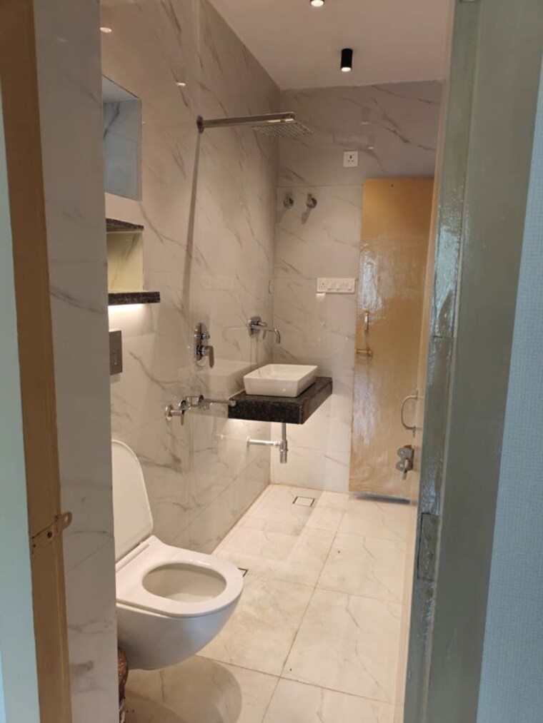 Bathroom, safdarjung enclave 2 Bedroom 900 Sq.Ft. Builder Floor In Safdarjung Enclave Delhi 10698484