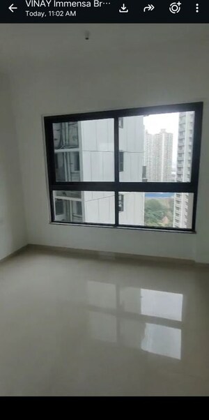 Room in 3 BHK Apartment at Kalpataru Immensa, Kolshet Road – for Rent