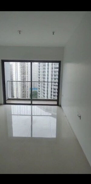 Room in 3 BHK Apartment at Kalpataru Immensa, Kolshet Road – for Rent