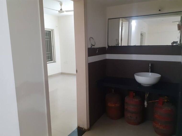Bathroom, uttam-townscapes 2 Bedroom 1000 Sq.Ft. Apartment In Yerawada Pune 10698496