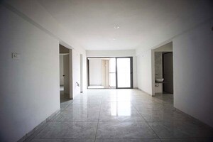 Room in 3 BHK Apartment at Sukirti 54, Shela – for Sale
