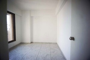 Room in 3 BHK Apartment at Sukirti 54, Shela – for Sale