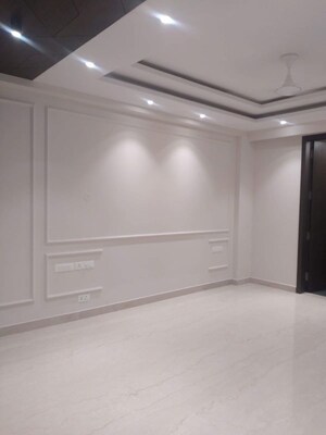 Room in 3 BHK Apartment at Uppal Gurgaon 99, Sector 99 – for Rent