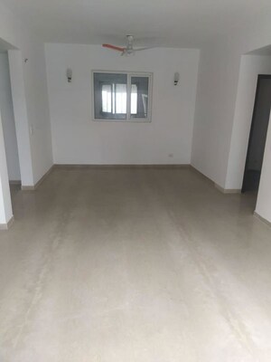 Room in 3 BHK Builder Floor at Sector 21 – for Rent