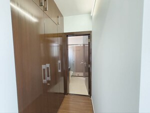 Room in 3.5 BHK Apartment at Pioneer Park Phase 1, Sector 61 – for Rent