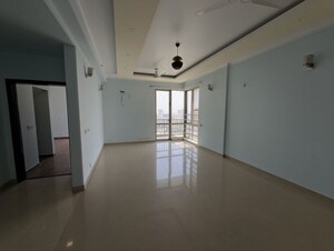 Room in 3.5 BHK Apartment at Pioneer Park Phase 1, Sector 61 – for Rent